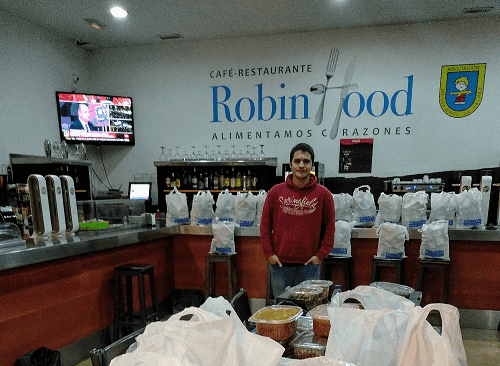 Donación-de-comida-de-Navidad-a-Mensajeros-de-la-Paz