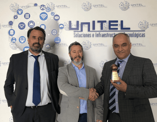 Leviton-distingue-a-Unitel-TC
