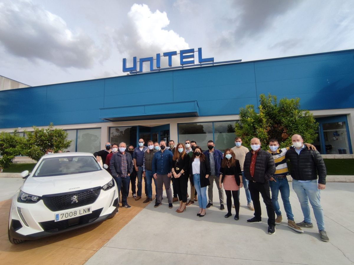 Companeros-y-regalo-de-coche-Unitel-1536x1152