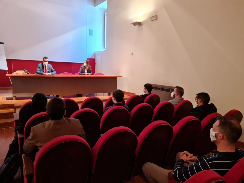 conocimientos-en-ciberseguridad-a-través-de-un-curso-en-el-CRID-930x698